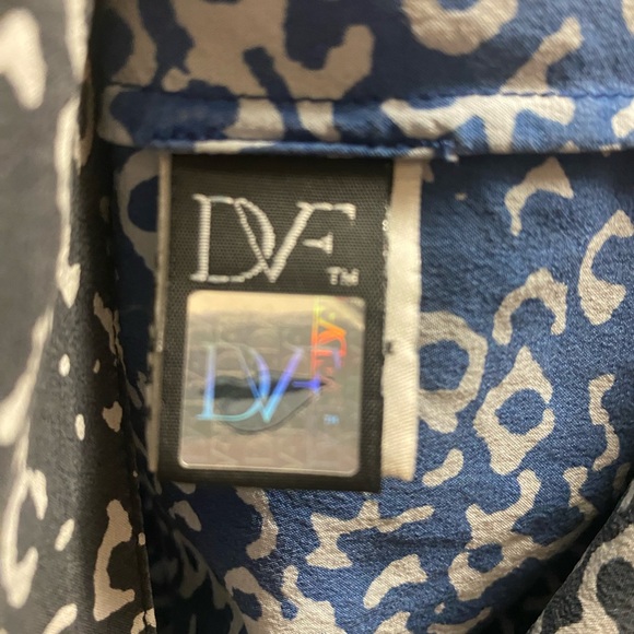Diane Von Furtstenberg 100% Silk Blue/Black Blouse Size 6 - Picture 5 of 6